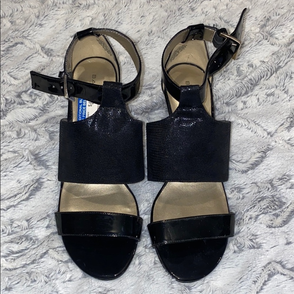 Bandolino size 7 1/2 black small heel
